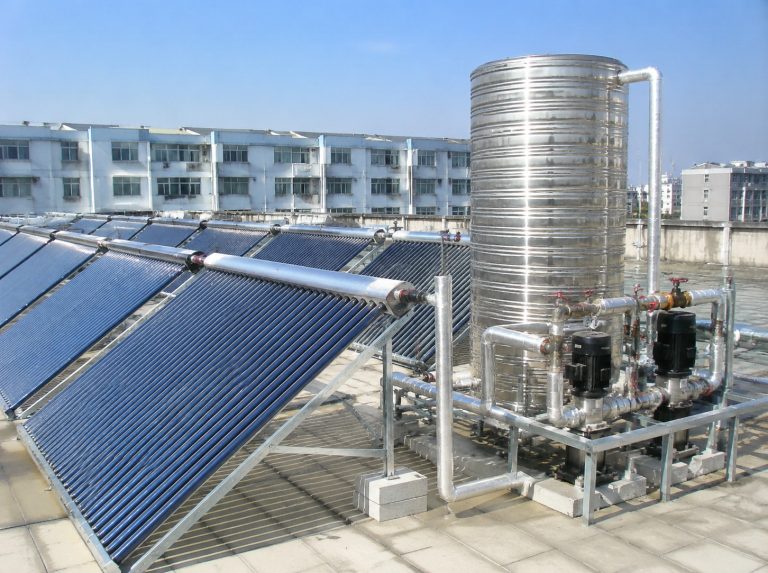 成武县商用大容量真空管太阳能热水系统